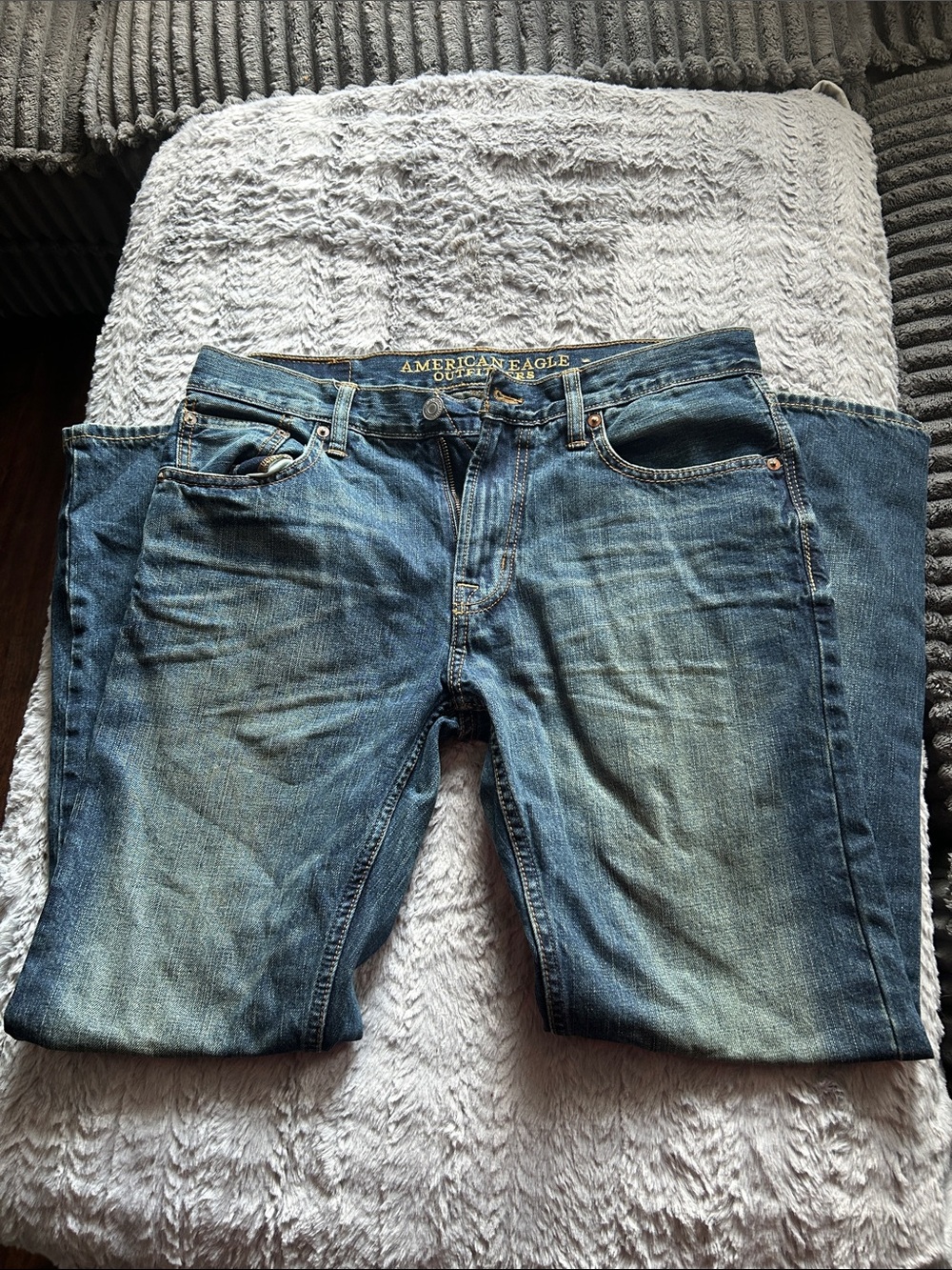 American Eagle Outfitters Men’s Faded Blue Slim Straight Jeans